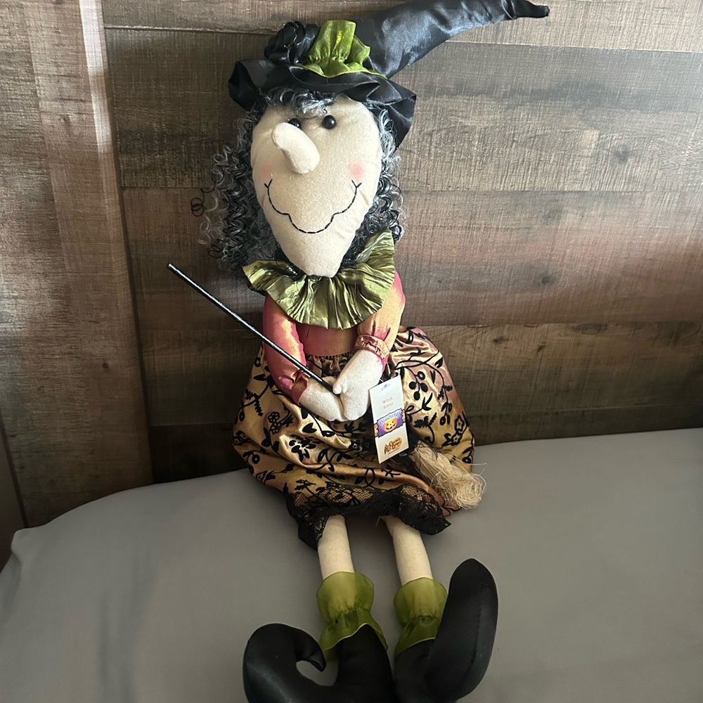 Witch Sitter from Cracker Barrel